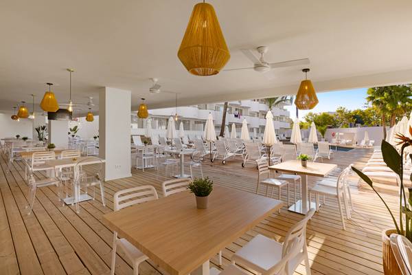 Piscine avec bar Palmanova Beach Apartments by TRH